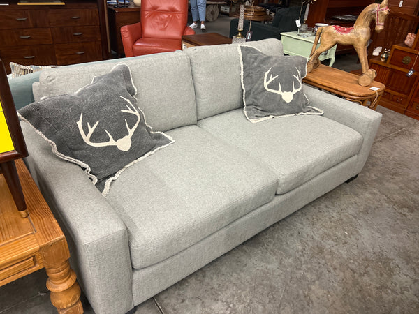 Grey Loveseat 156602.