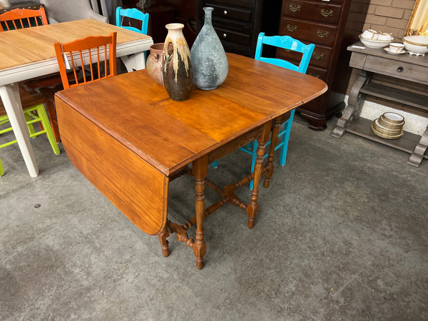 Drop Leaf Table w/ pop-up leaf 153039.