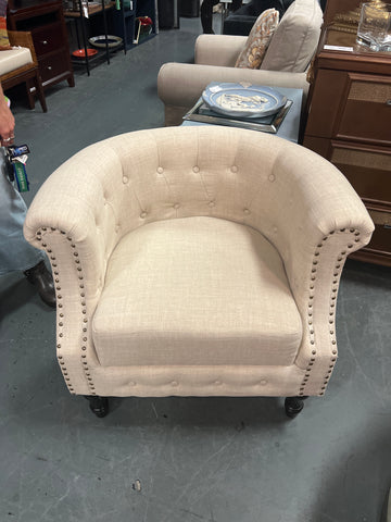 Tufted Club Chair 153957.