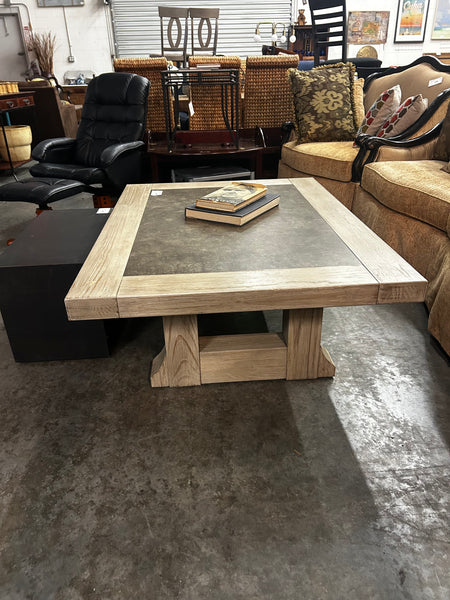 Large Coffee Table 172677.