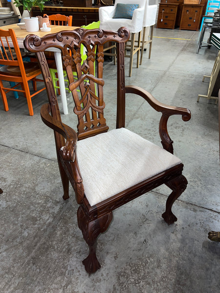 Chippendale Set of 8 Carved Mahogany 154213.