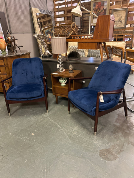 Blue Velvet Lounge Chair (2available) 165298.