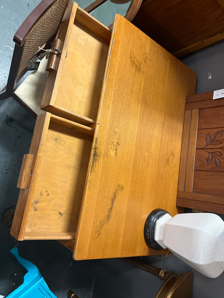 Vintage Oak Desk w key 165570.