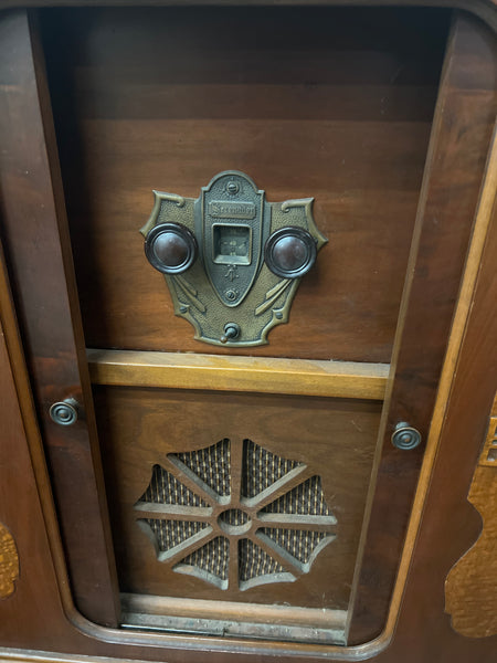 Antique Radio Console 156511.