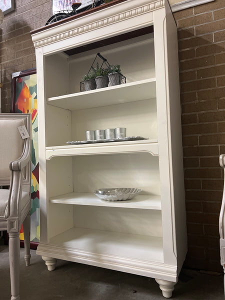 White Shelf 152543.