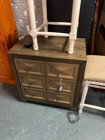 3 Drawer Nightstand 165704.