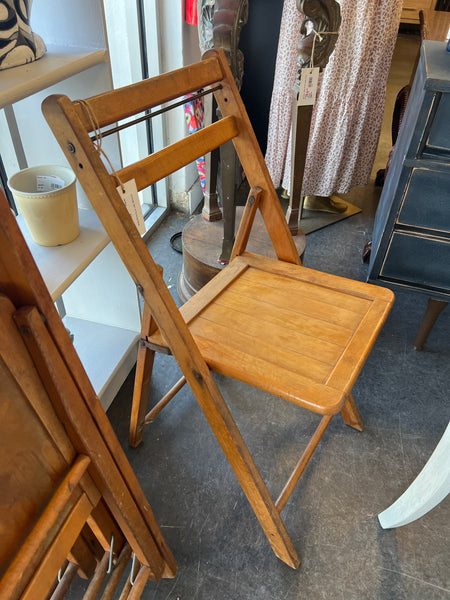 Vintage Set of 4 Folding Wood Chairs 167522.