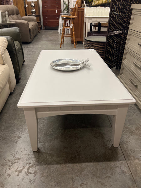 White Coffee Table 165139.
