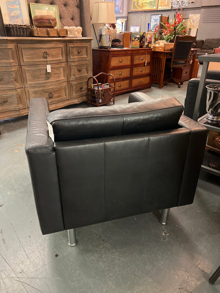 Leather Tufted Club Chair 151128.