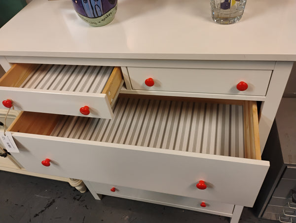 White Chest of Drawers w Red Knobs 166409.