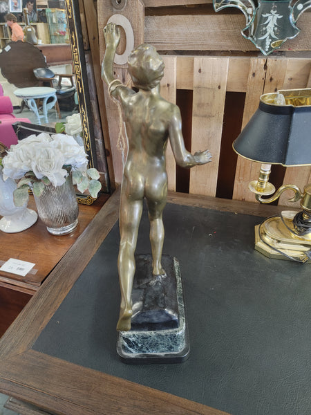 Bronze Runner Statue 163829.