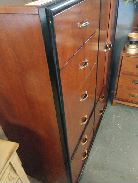 Gentlemen’s Chest 162239.