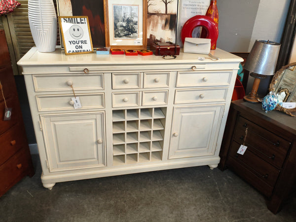 White Buffet/Bar 178049.