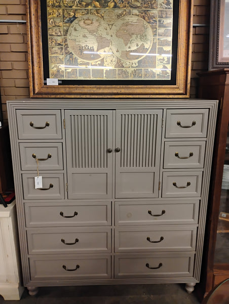 Grey Gentleman’s Chest 168357.