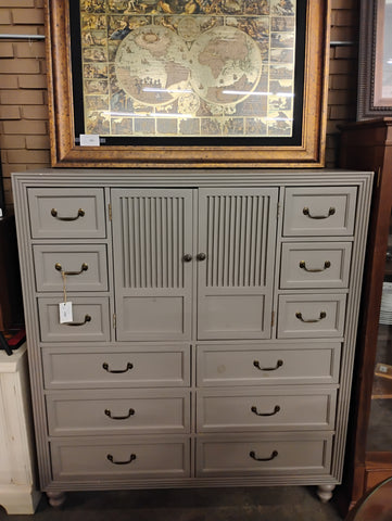 Grey Gentleman’s Chest 168357.