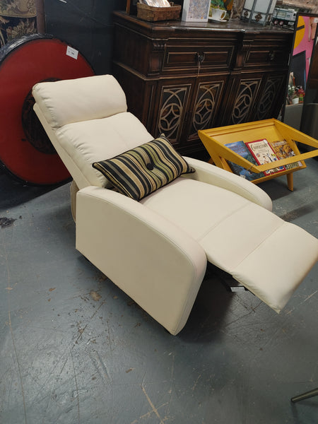 Cream Recliner 161033.