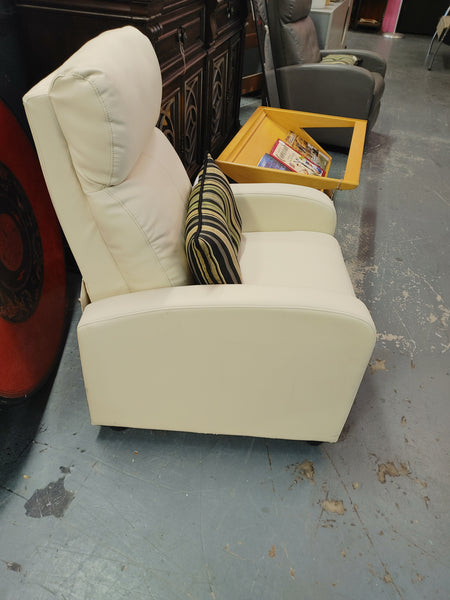 Cream Recliner 161033.