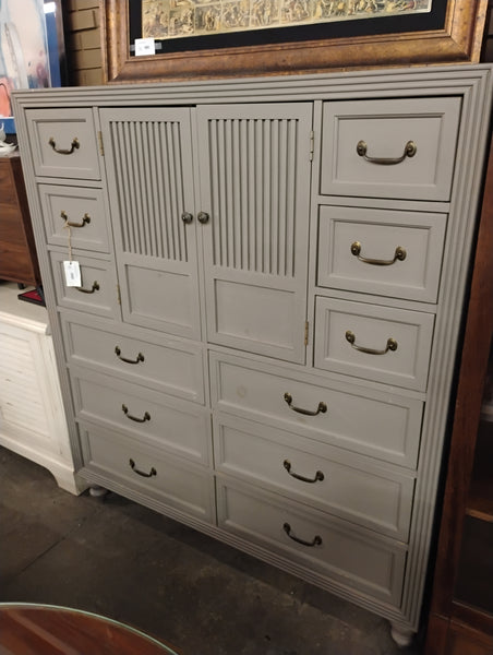 Grey Gentleman’s Chest 168357.