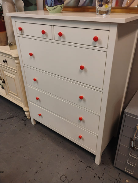White Chest of Drawers w Red Knobs 166409.