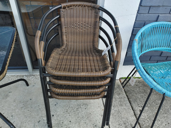 Outdoor Patio Table + Chairs 166436.